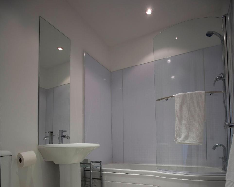 Aberdeen Serviced Apartments - The Lodge מראה חיצוני תמונה